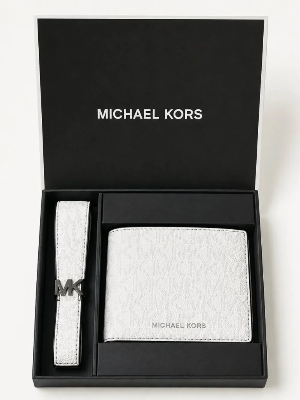 NIB Michael Kors Bright White Logo Wallet & Keychain Gift Set $168